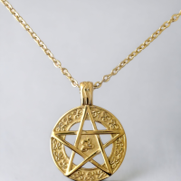 DIJE PENTAGRAMA DORADO